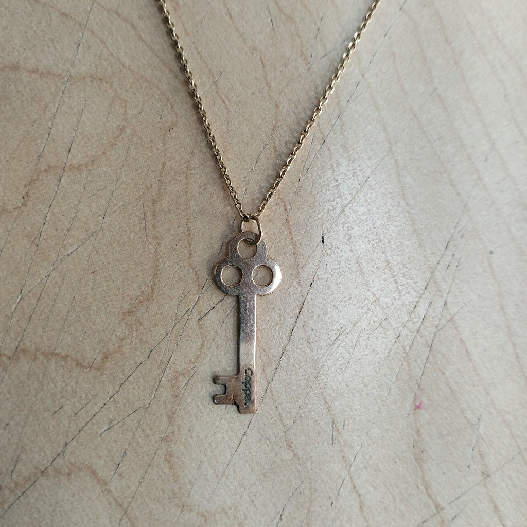CADENA, DIJE ORO 10 K 2.3 GRMS (SEMINUEVO)