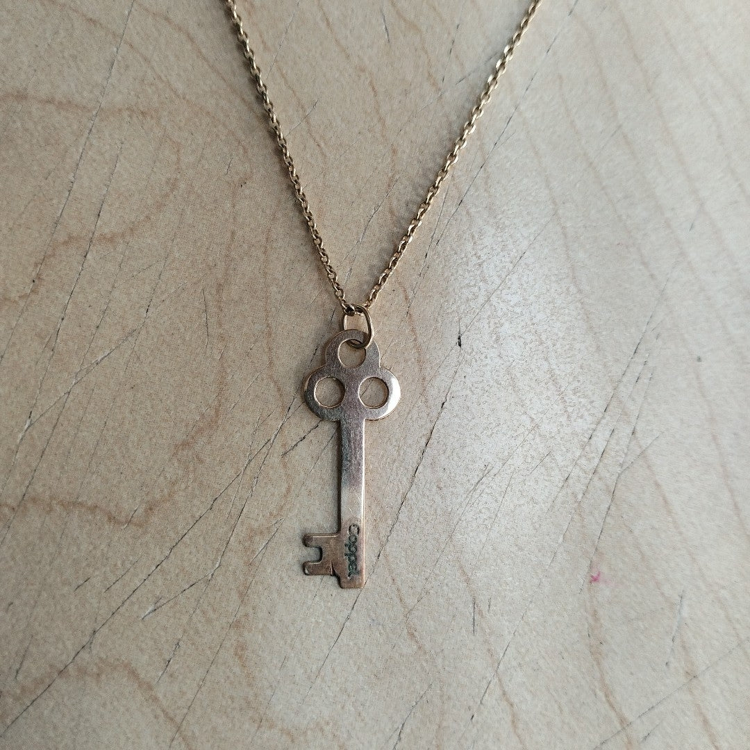 CADENA, DIJE ORO 10 K 2.3 GRMS (SEMINUEVO)