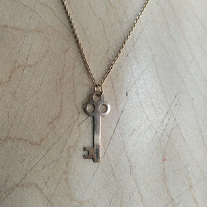 CADENA, DIJE ORO 10 K 2.3 GRMS (SEMINUEVO)