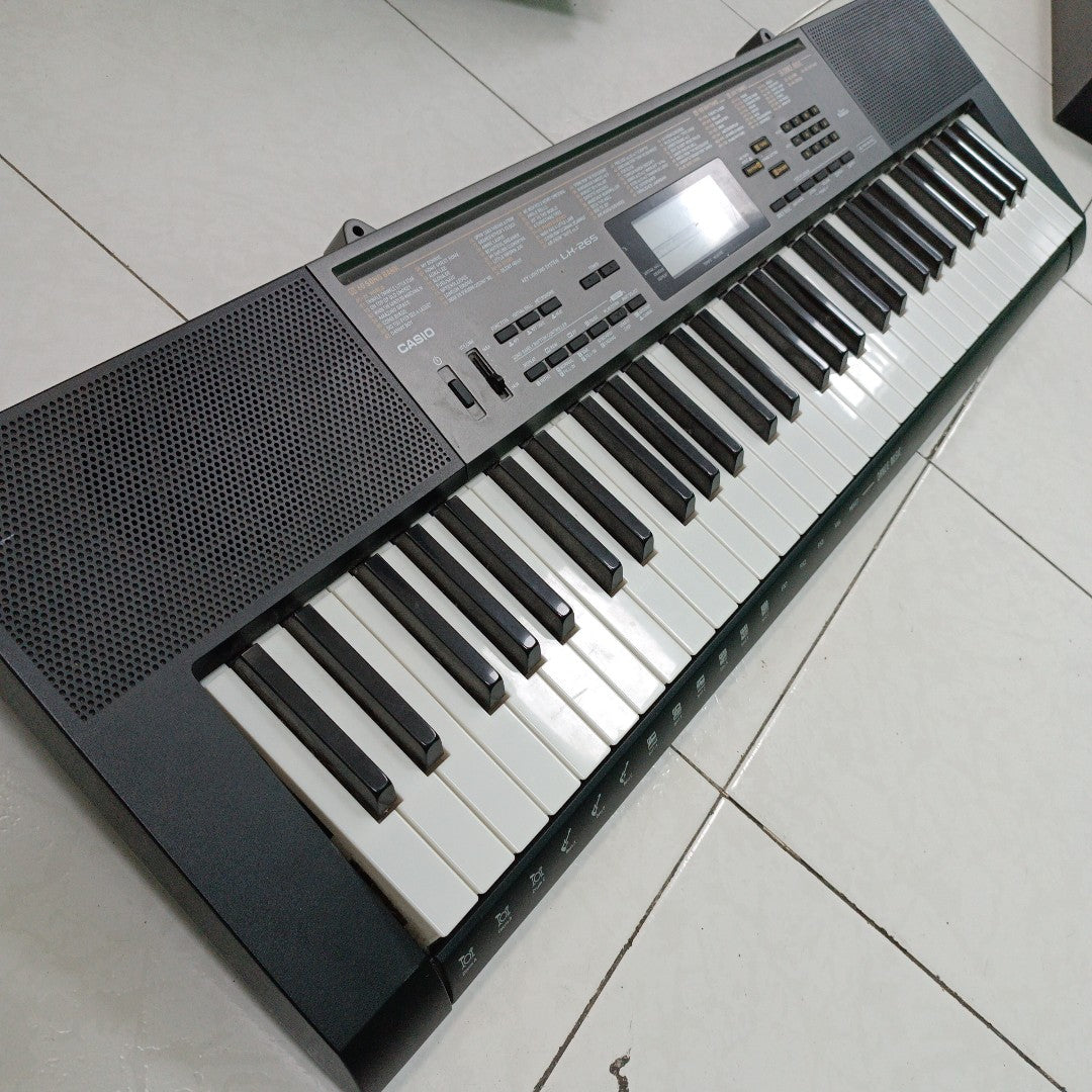 TECLADO CASIO LK-265 61 TECLAS PANTALLA LCD (SEMINUEVO)