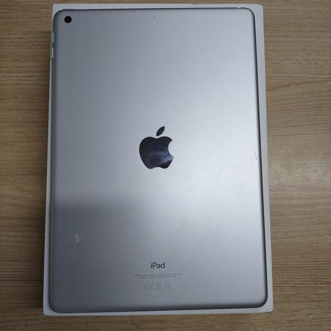 TABLETA APPLE IPAD 9 A2602 256 GB 3 GB RAM (SEMINUEVO)