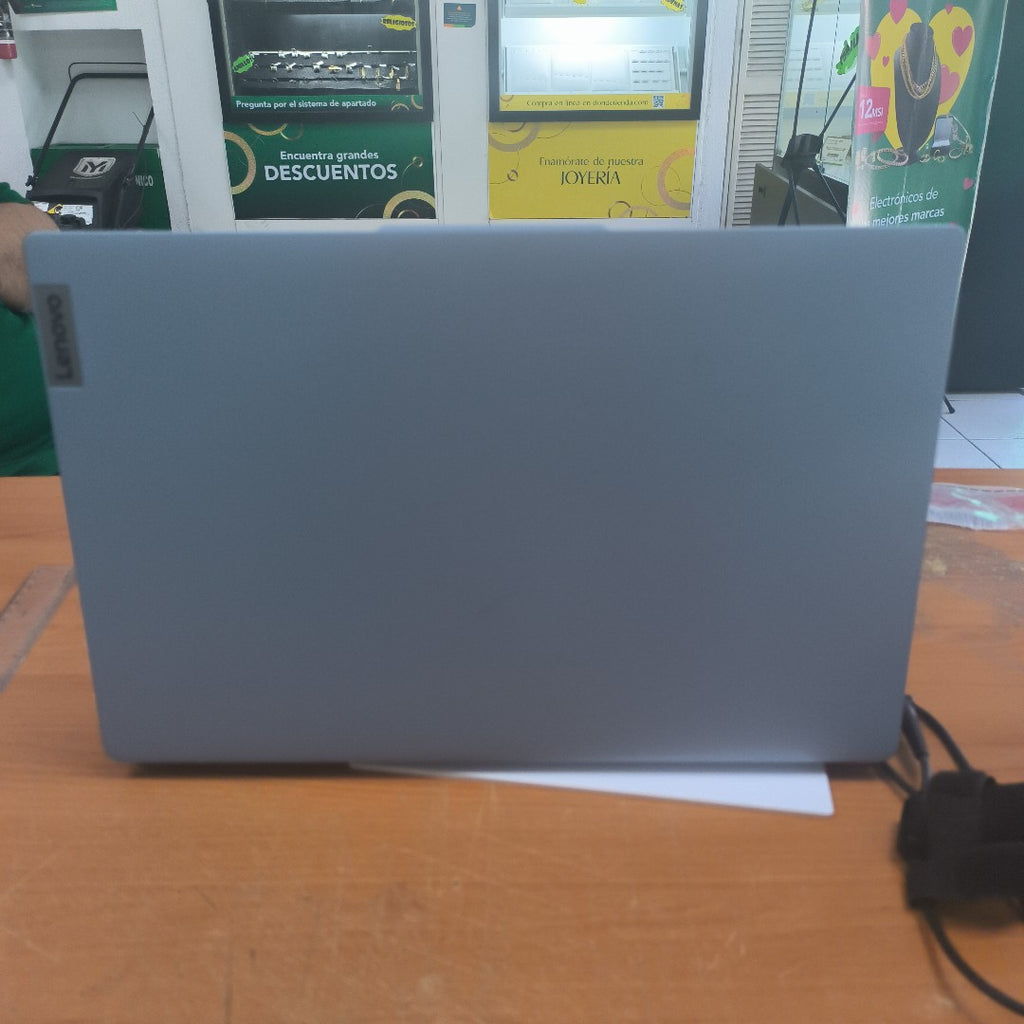 LAPTOP LENOVO IDEAPAD SLIM 3 15AMN8 (2024) 512 GB SSD 8 GB RAM (SEMINUEVO)