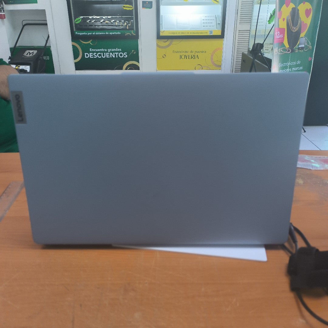 LAPTOP LENOVO IDEAPAD SLIM 3 15AMN8 (2024) 512 GB SSD 8 GB RAM (SEMINUEVO)