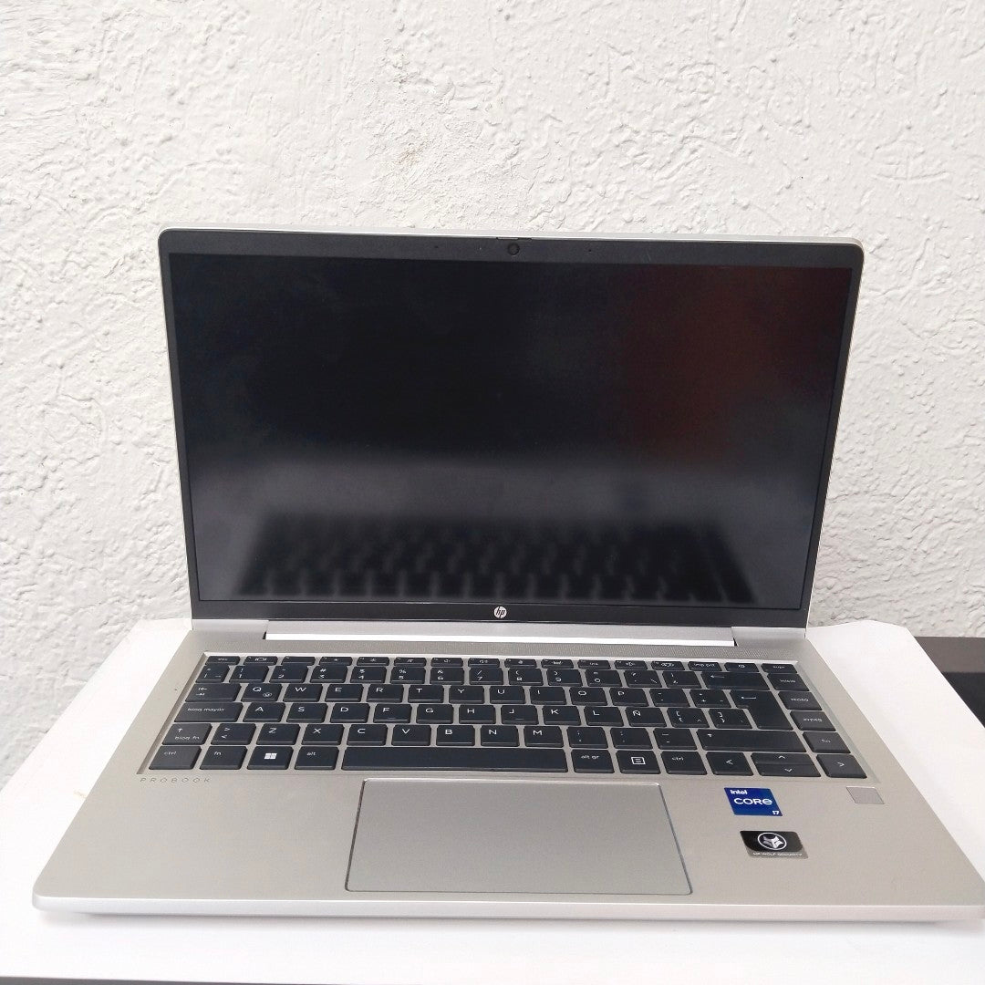 LAPTOP HP PROBOOK 440 G9 (2024) 512 GB SSD 16 GB RAM (SEMINUEVO)