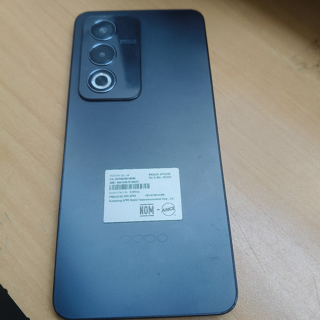 CELULAR OPPO  A80 5G CPH2639 (2024) 256 GB 8 GB RAM (SEMINUEVO)