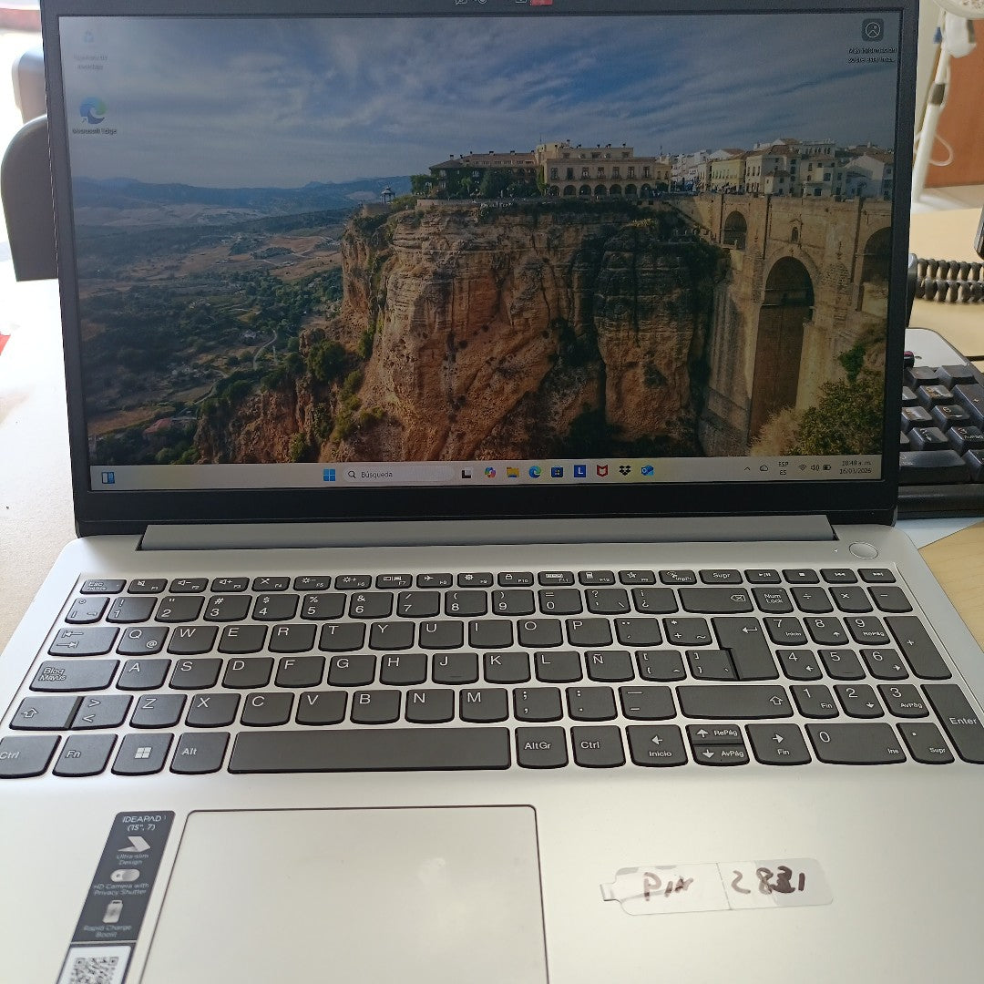 LAPTOP LENOVO IDEAPAD 1 15AMN7 (2023) 256 GB SSD 8 GB RAM (SEMINUEVO)