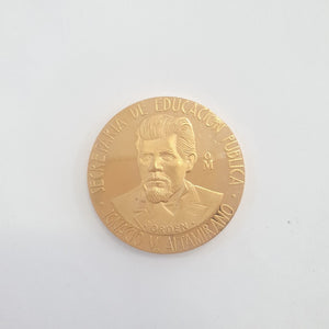 MEDALLA CONMEMORATIVA ORO 21 K 42 GRMS (SEMINUEVO)