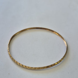 PULSERA RIGIDA ORO 10 K 3.9 GRMS (SEMINUEVO)