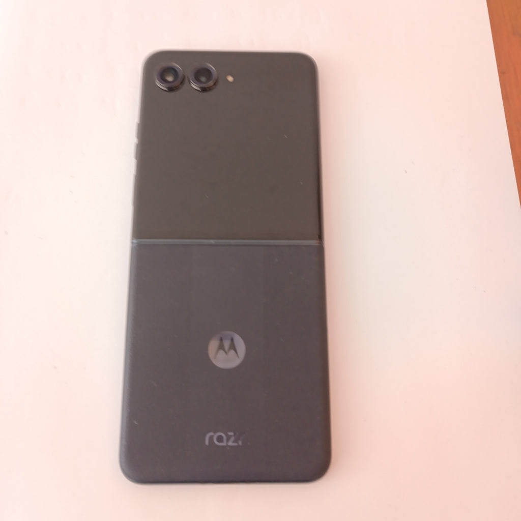 CELULAR MOTOROLA RAZR 50 ULTRA XT2451-3 (2024) 512 GB 12 GB RAM (SEMINUEVO)
