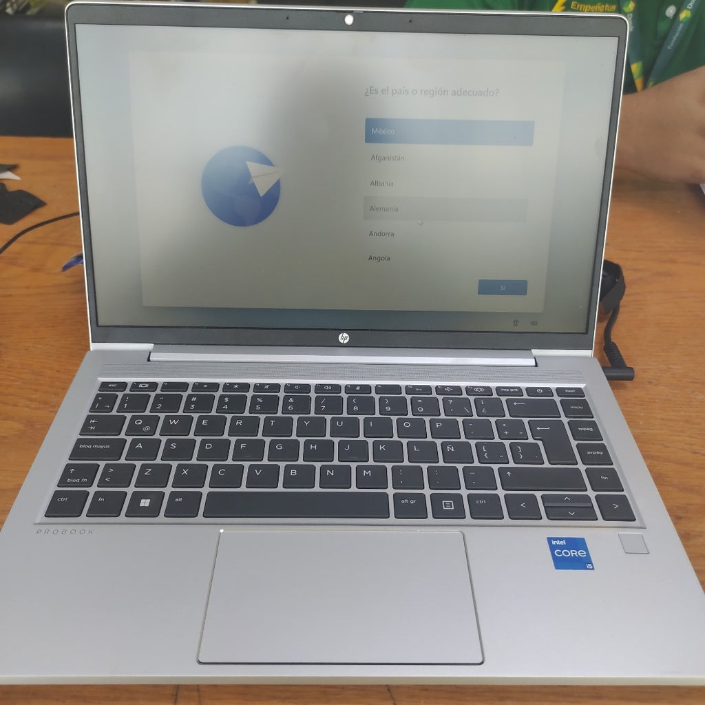 LAPTOP HP PROBOOK 440 G10 (2024) 512 GB SSD 16 GB RAM (SEMINUEVO)