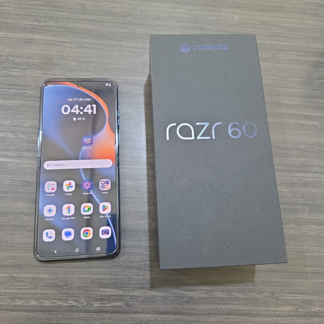 CELULAR MOTOROLA RAZR 60 XT2553-1 (2025) 512 GB 12 GB RAM (SEMINUEVO)