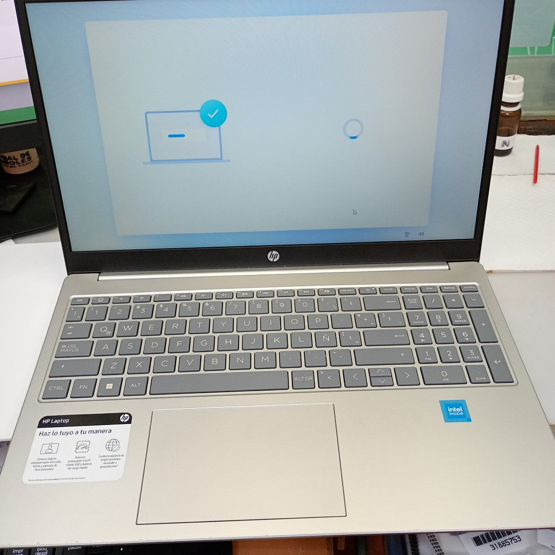 LAPTOP HP 15-FD0037LA  (2024) 512 GB SSD 8 GB RAM (SEMINUEVO)