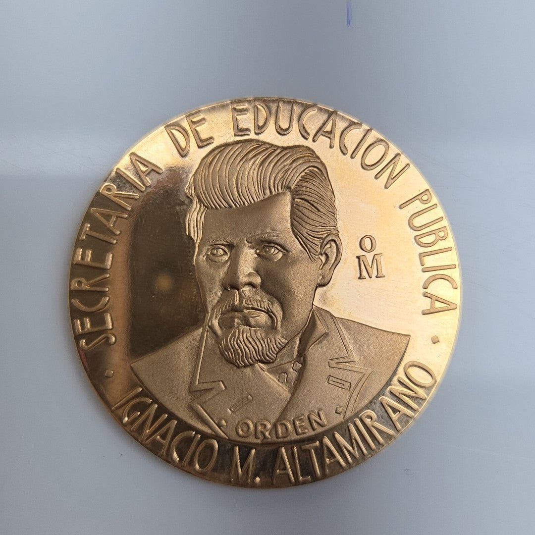 K1 42 GRMS 21 K IDENTIFICACIÓN MEDALLA CONMEMORATIVA MATERIALES ORO (SEMINUEVO)