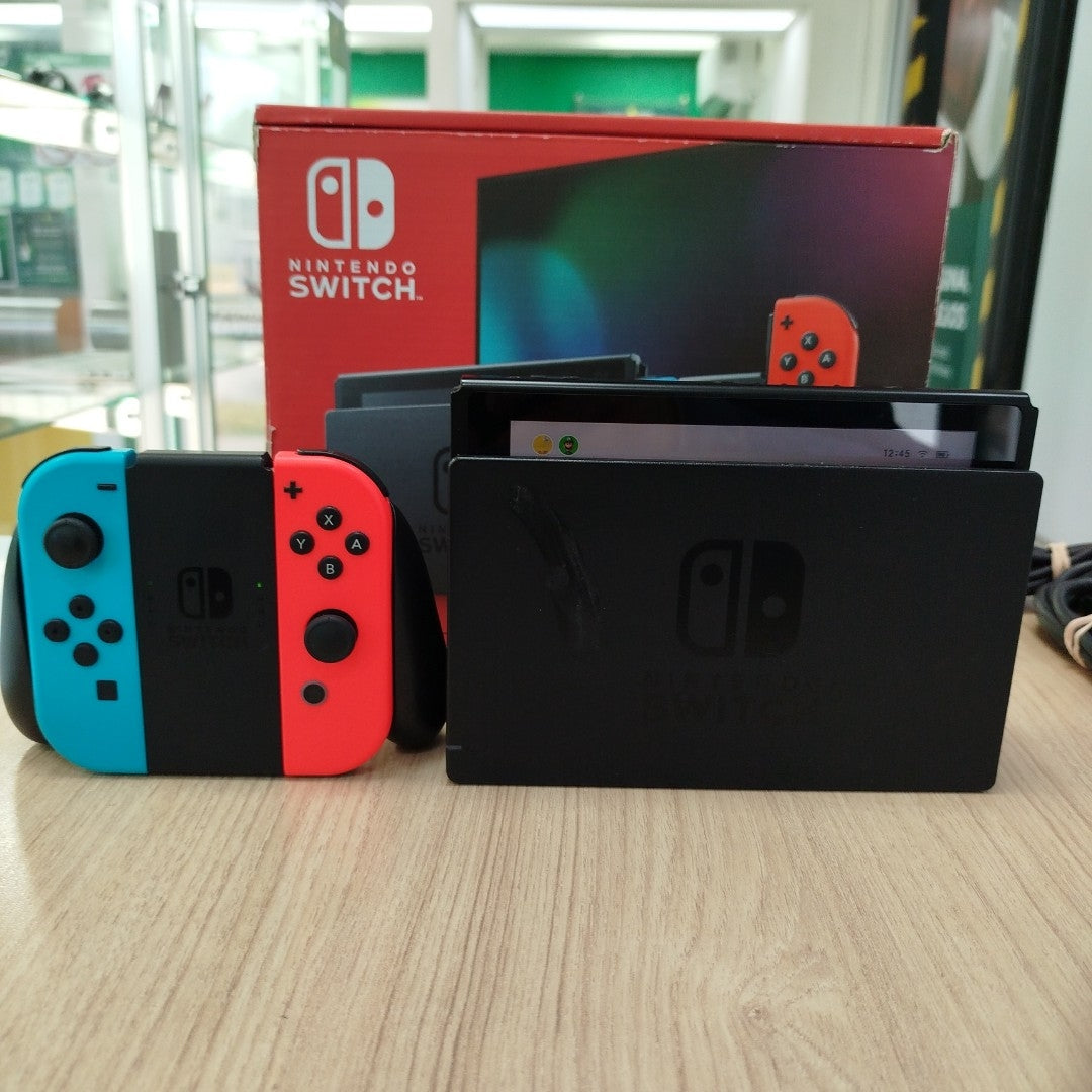 CONSOLA DE VIDEOJUEGO NINTENDO SWITCH 1.1 32 GB (SEMINUEVO)