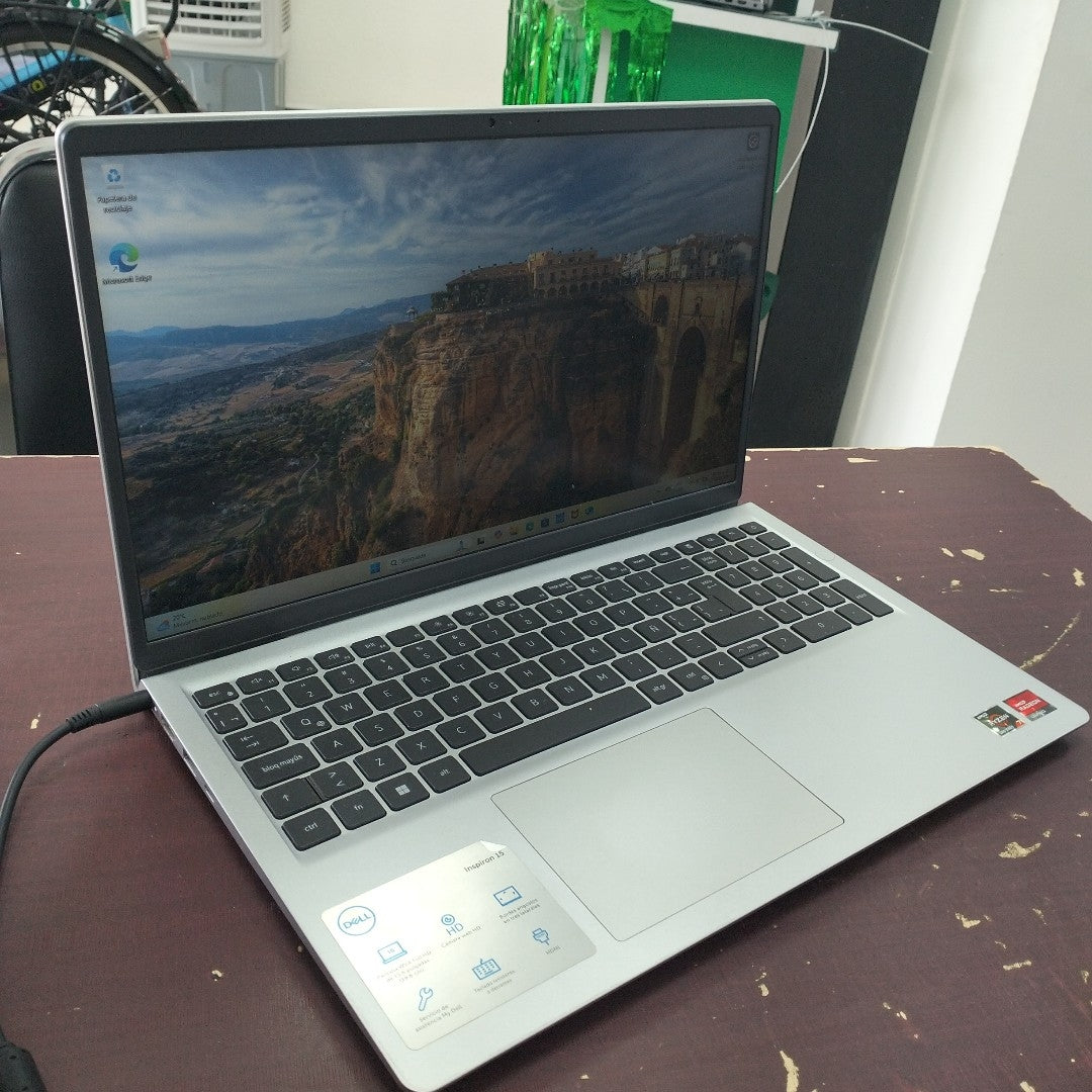 LAPTOP DELL INSPIRON 15 3525 (2023) 512 GB SSD 16 GB RAM (SEMINUEVO)