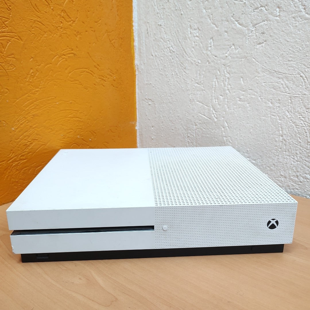 CONSOLA DE VIDEOJUEGO MICROSOFT XBOX ONE S 1 TB (SEMINUEVO)