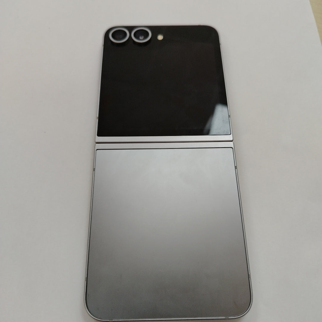 CELULAR SAMSUNG GALAXY Z FLIP6 SM-F741B (2024) 512 GB 12 GB RAM (SEMINUEVO)