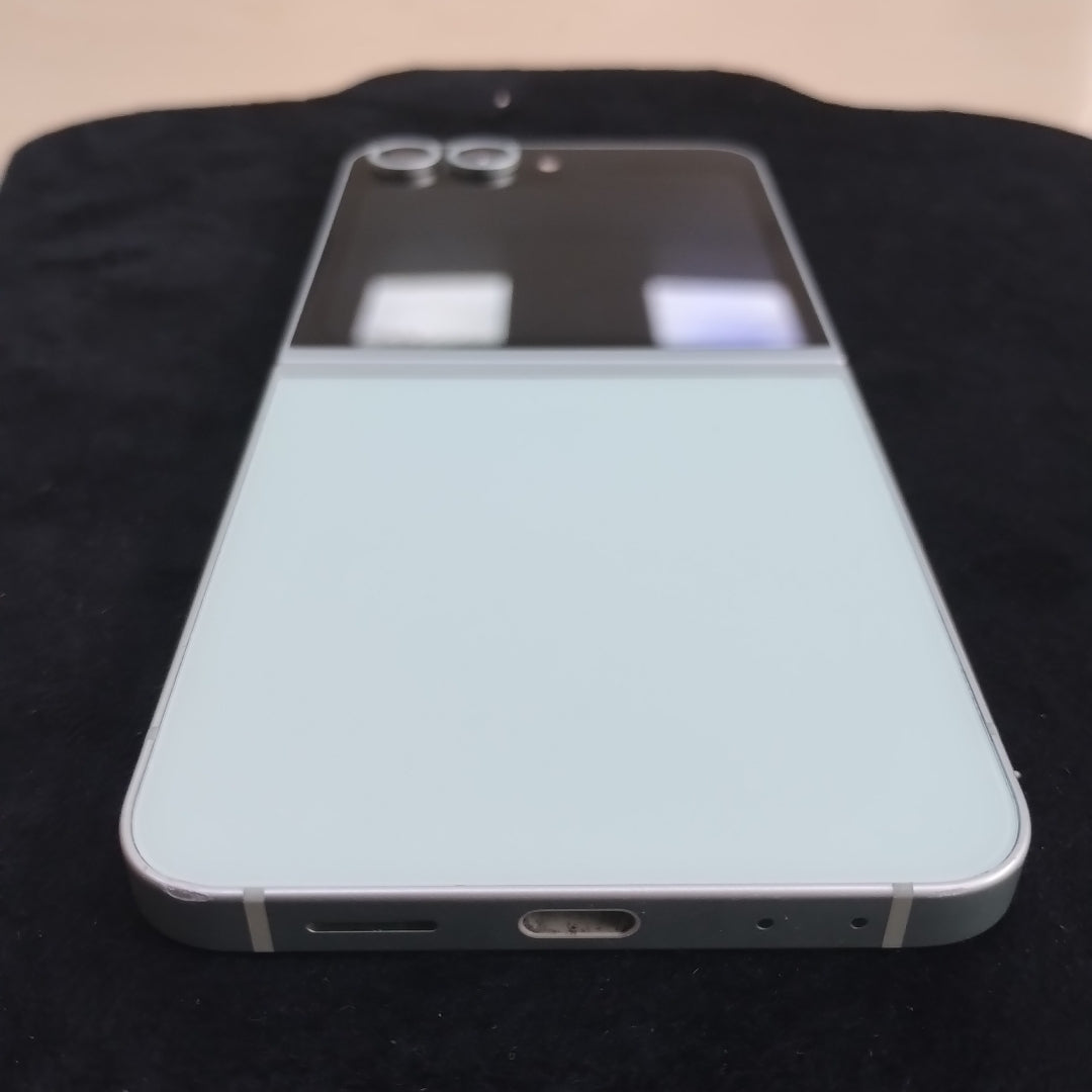 CELULAR SAMSUNG GALAXY Z FLIP6 SM-F741B (2024) 512 GB 12 GB RAM (SEMINUEVO)