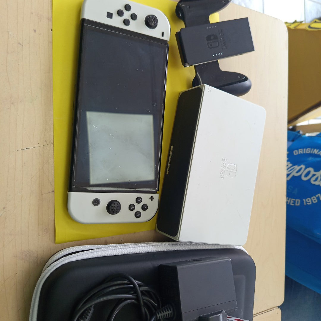 CONSOLA DE VIDEOJUEGO NINTENDO SWITCH OLED 64 GB (SEMINUEVO)