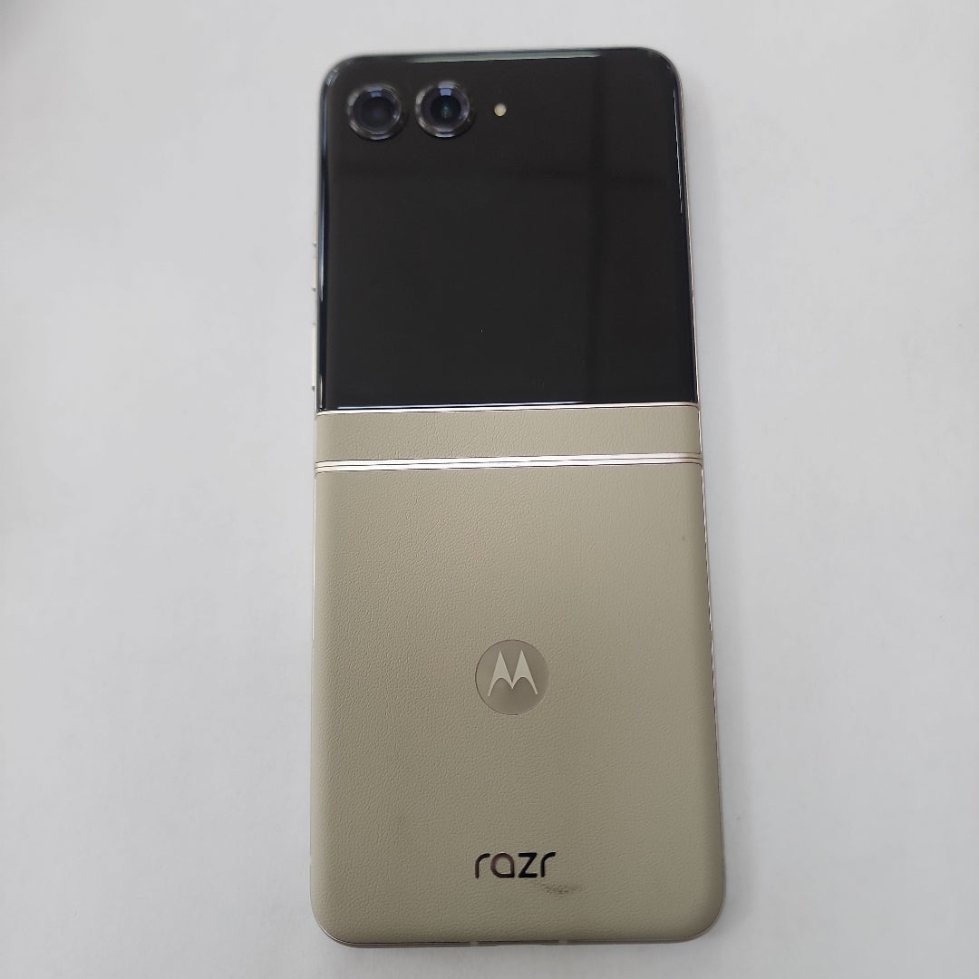 CELULAR MOTOROLA RAZR 50 5G XT2453-1 512 GB 12 GB RAM (SEMINUEVO)