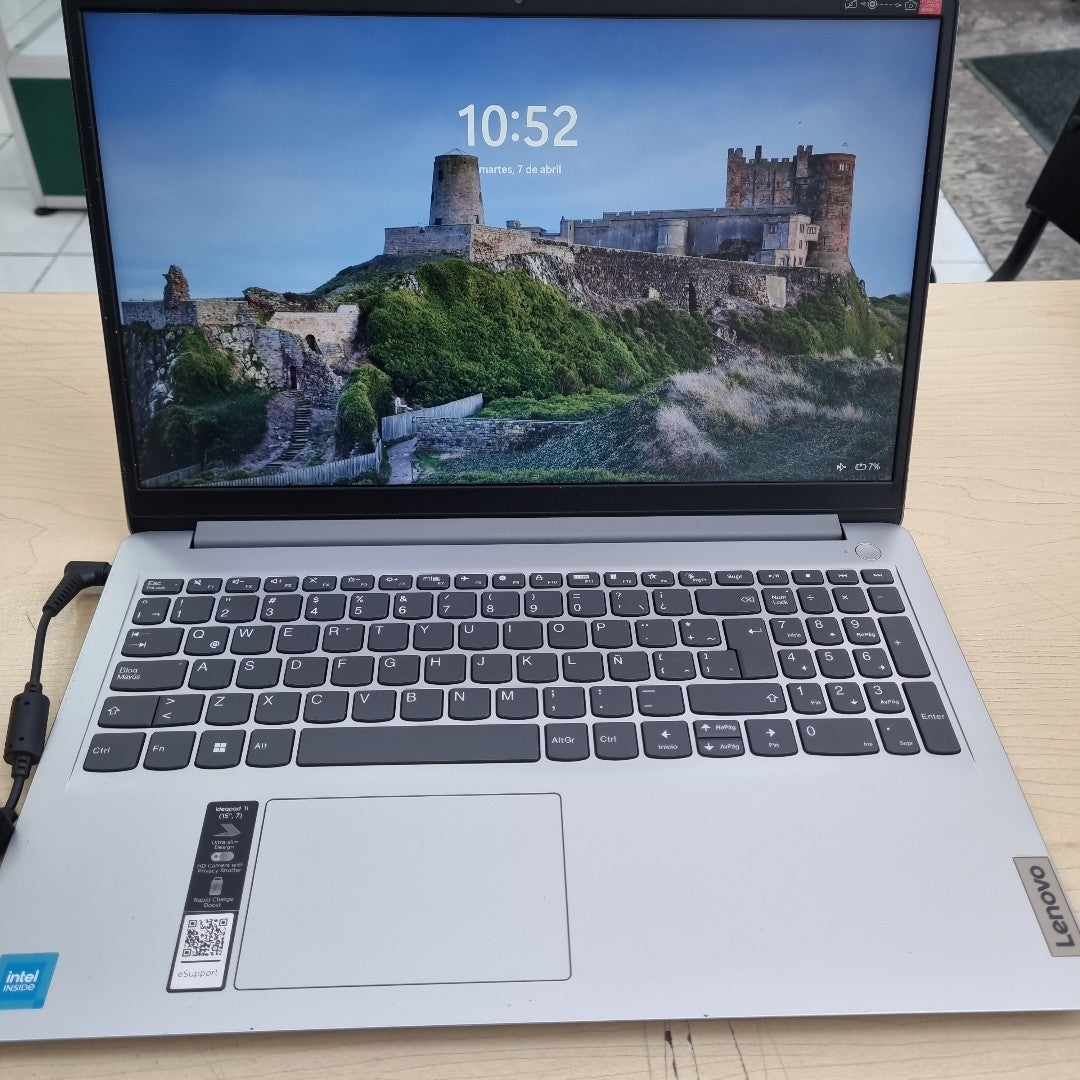LAPTOP LENOVO IDEAPAD 1 15IGL7 (2024) 256 GB SSD 8 GB RAM (SEMINUEVO)