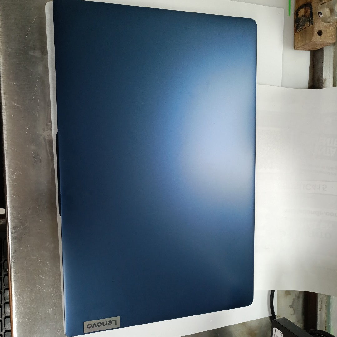 LAPTOP LENOVO IDEAPAD SLIM 3 15IRU8 (2024) 512 GB SSD 8 GB RAM (SEMINUEVO)