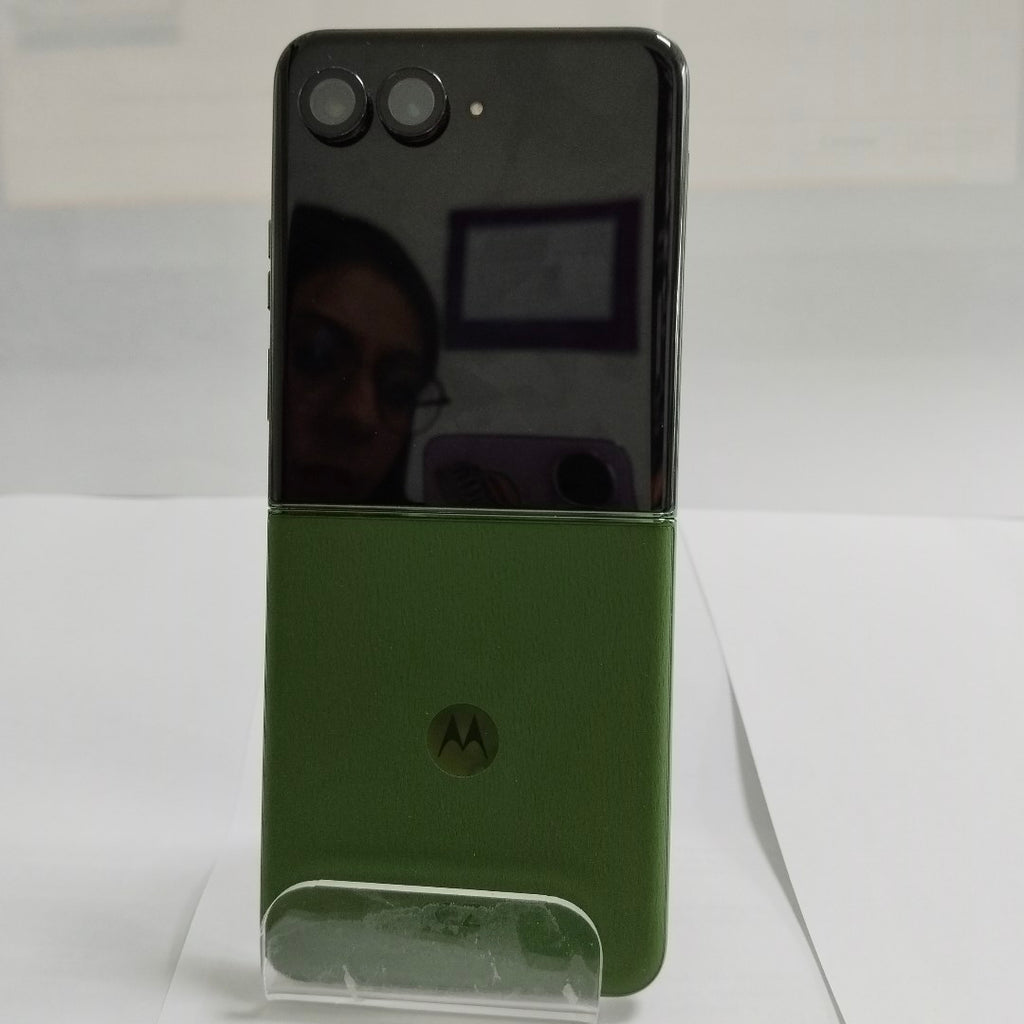 CELULAR MOTOROLA RAZR 50 ULTRA XT2451-3 (2024) 512 GB 12 GB RAM (SEMINUEVO)