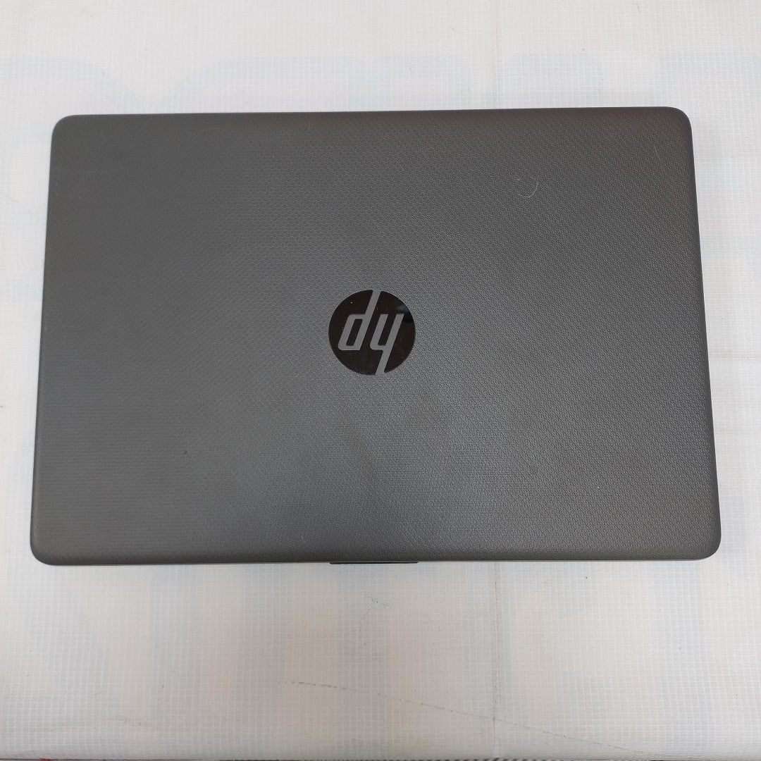 LAPTOP HP 240 G8 (2023) 256 GB SSD 8 GB RAM (SEMINUEVO)