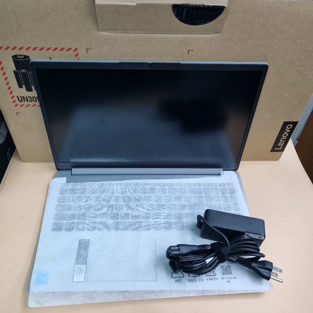 LAPTOP LENOVO IDEAPAD 1 15IGL7 (2024) 256 GB SSD 8 GB RAM (SEMINUEVO)