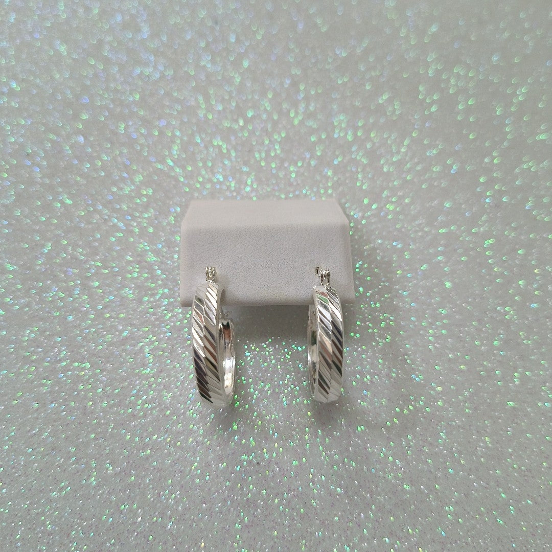 PAR ARRACADAS FACETADAS PLATA .925 2.3 GR (NUEVO)