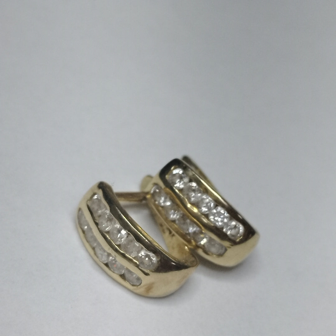 ARETES PAR ORO 14 K 2.7 GRMS (SEMINUEVO)