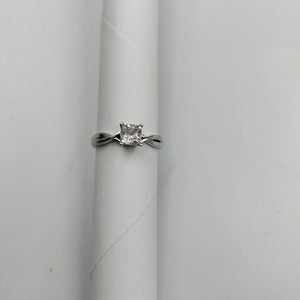 SOLITARIO ORO 14 K 1.7 GRMS (SEMINUEVO)