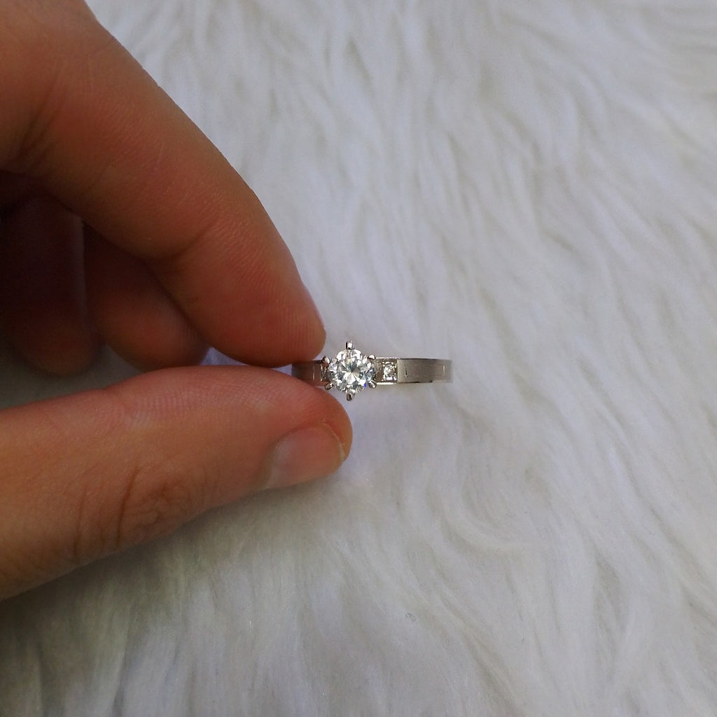 ANILLITO ORO BLANCO 14 K 3.2 GRMS (SEMINUEVO)