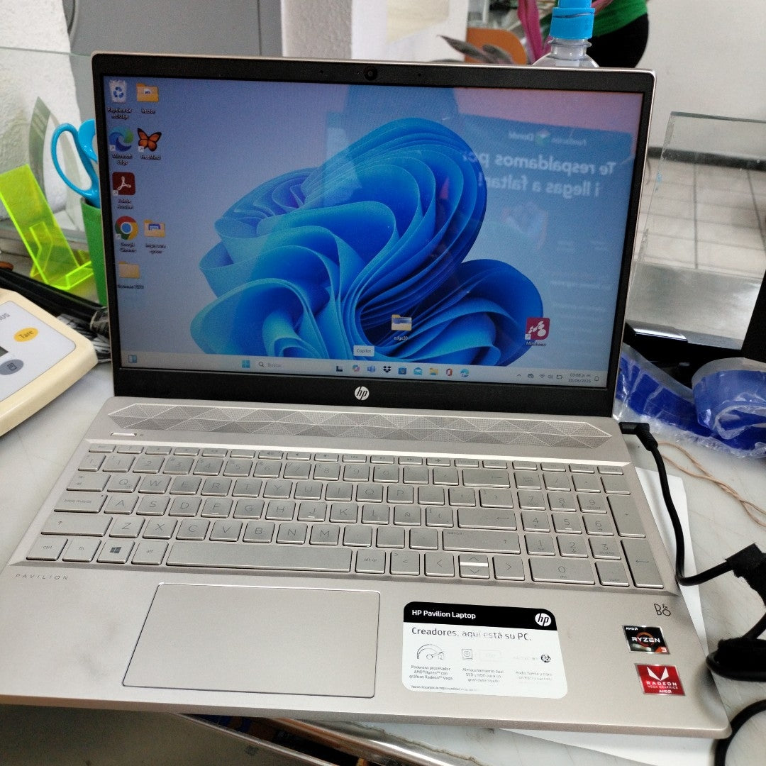 LAPTOP HP PAVILION 15-CW1012LA (2023) 1 TB + 128 GB SSD 12 GB RAM (SEMINUEVO)