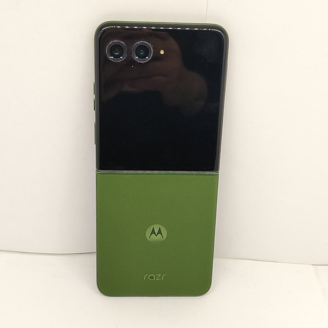 CELULAR MOTOROLA RAZR 50 ULTRA XT2451-3 (2024) 512 GB 12 GB RAM (SEMINUEVO)