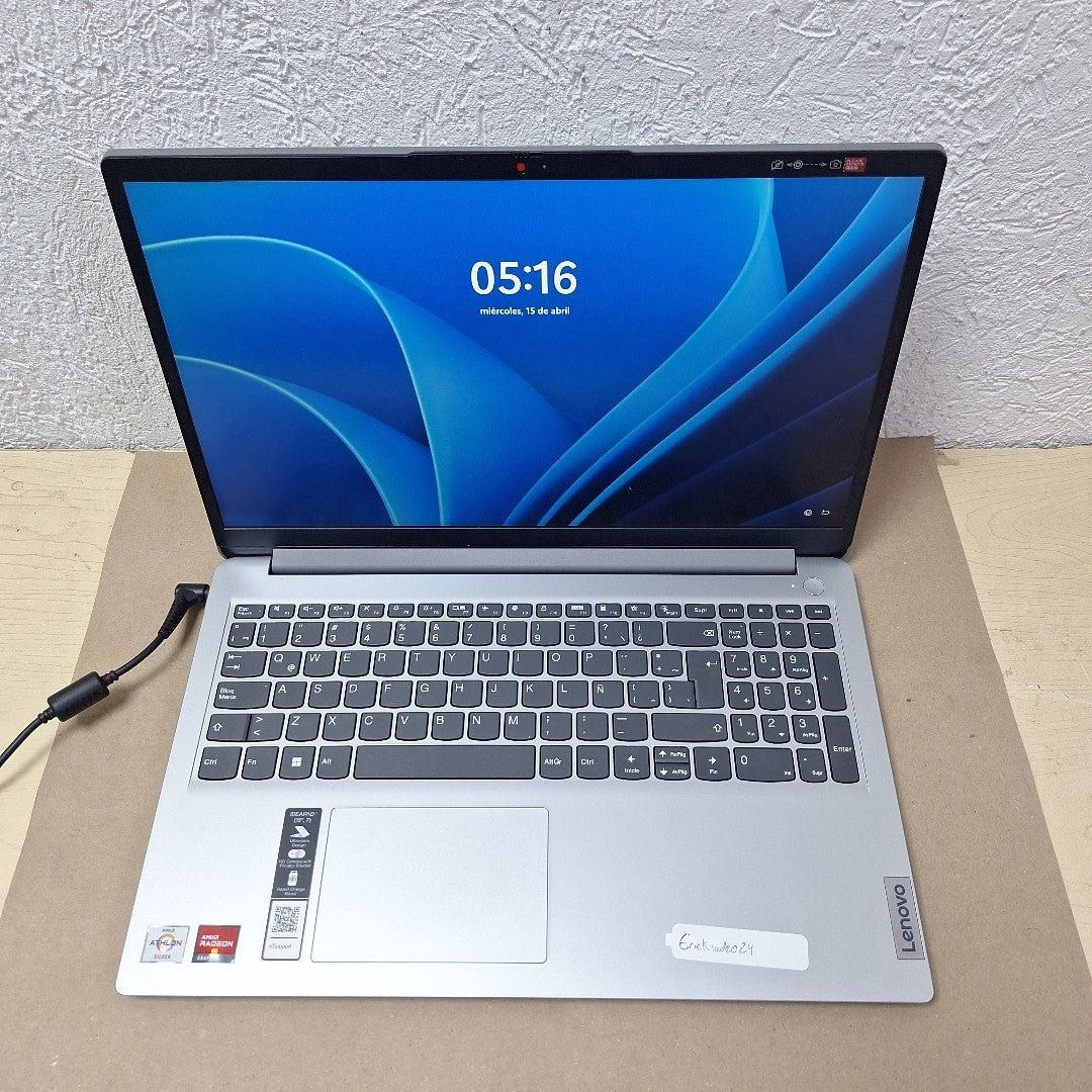 LAPTOP LENOVO IDEAPAD 1 15AMN7 (2023) 256 GB SSD 8 GB RAM (SEMINUEVO)