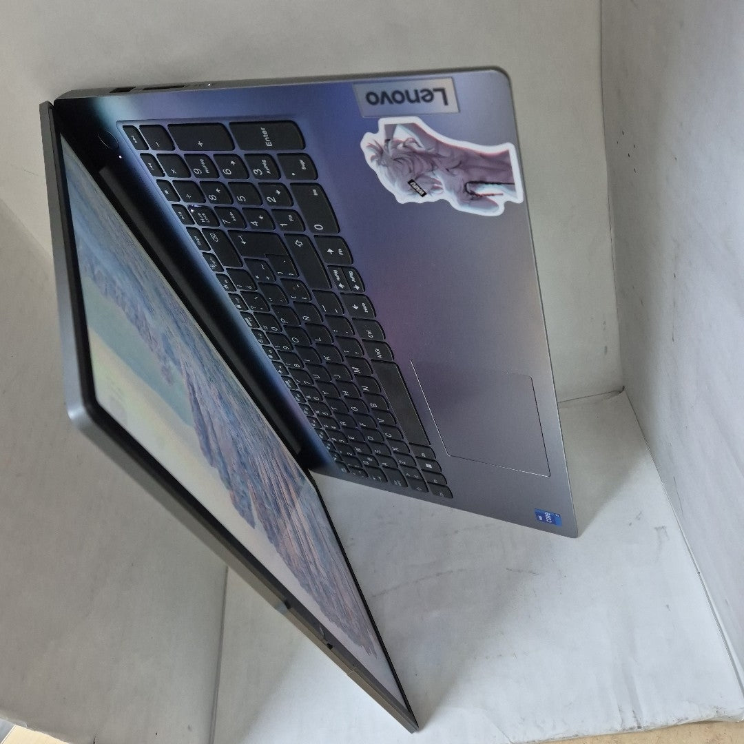LAPTOP LENOVO IDEAPAD SLIM 3 15IRH8 (2024) 512 GB SSD 16 GB RAM (SEMINUEVO)