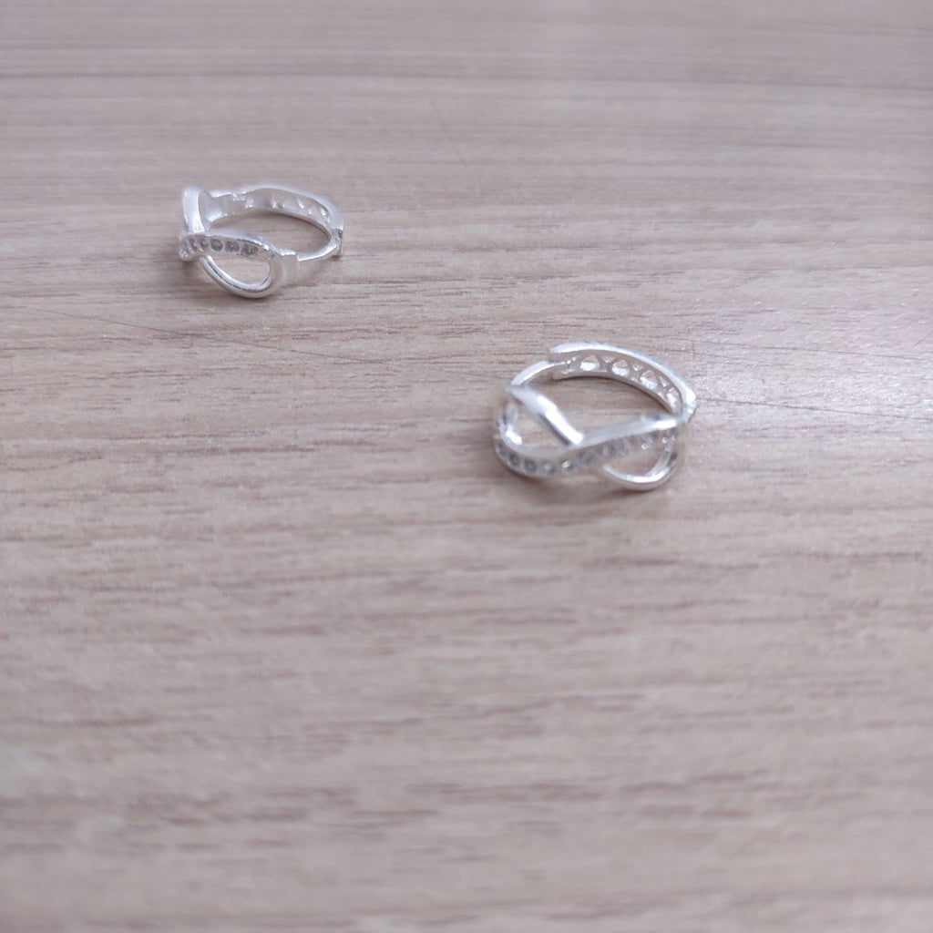 HUGGIES INFINITO CIRCONIAS PLATA .925 2.4 GR (NUEVO)