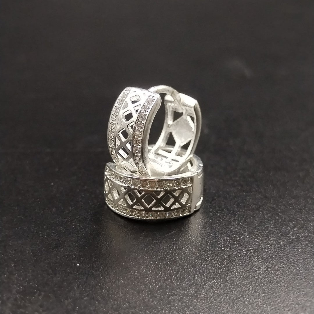 HUGGIES C/CIRCONIAS PLATA .925 2.8 GR (NUEVO)