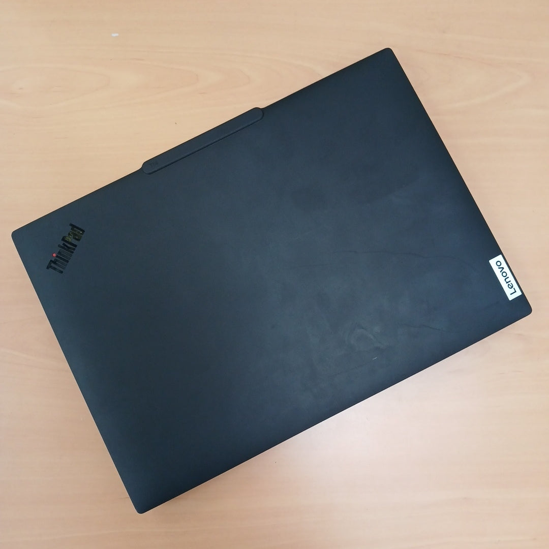 LAPTOP LENOVO THINKPAD T14 GEN 5 (2024) 1 TB SSD 32 GB RAM (SEMINUEVO)