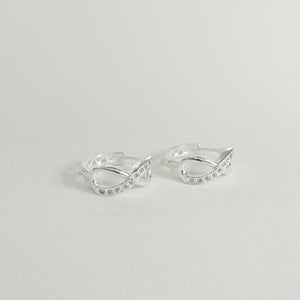 HUGGIES INFINITO CIRCONIAS PLATA .925 2.4 GR (NUEVO)