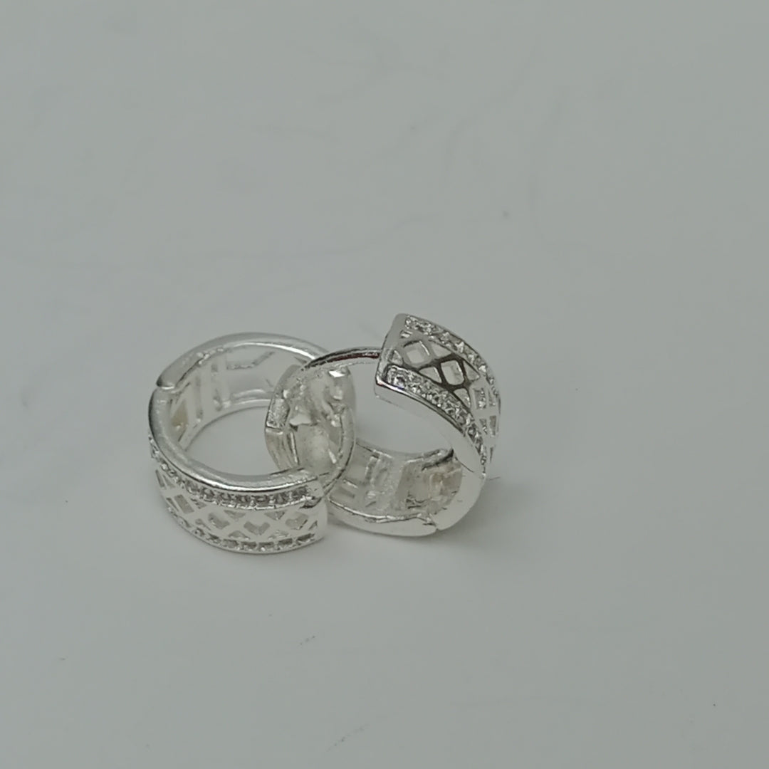 HUGGIES C/CIRCONIAS PLATA .925 2.8 GR (NUEVO)