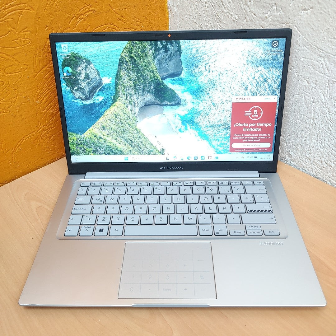 LAPTOP ASUS VIVOBOOK 14 X1404VA-NK1060W (2025) 512 GB SSD 8 GB RAM (SEMINUEVO)