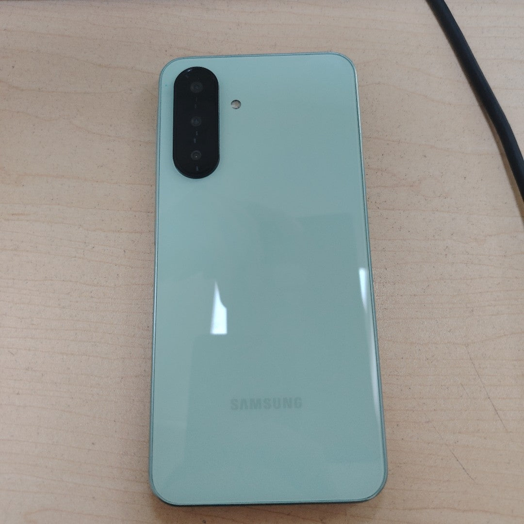 CELULAR SAMSUNG GALAXY A26 5G SM-A266M (2025) 128 GB 6 GB RAM (SEMINUEVO)