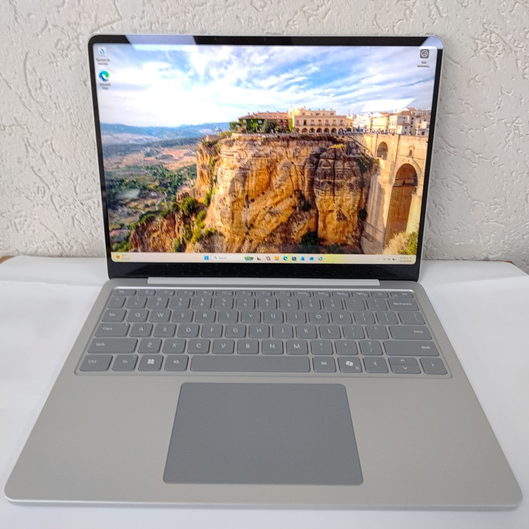 LAPTOP MICROSOFT SURFACE LAPTOP 2095 (2025) 256 GB SSD 16 GB RAM (SEMINUEVO)