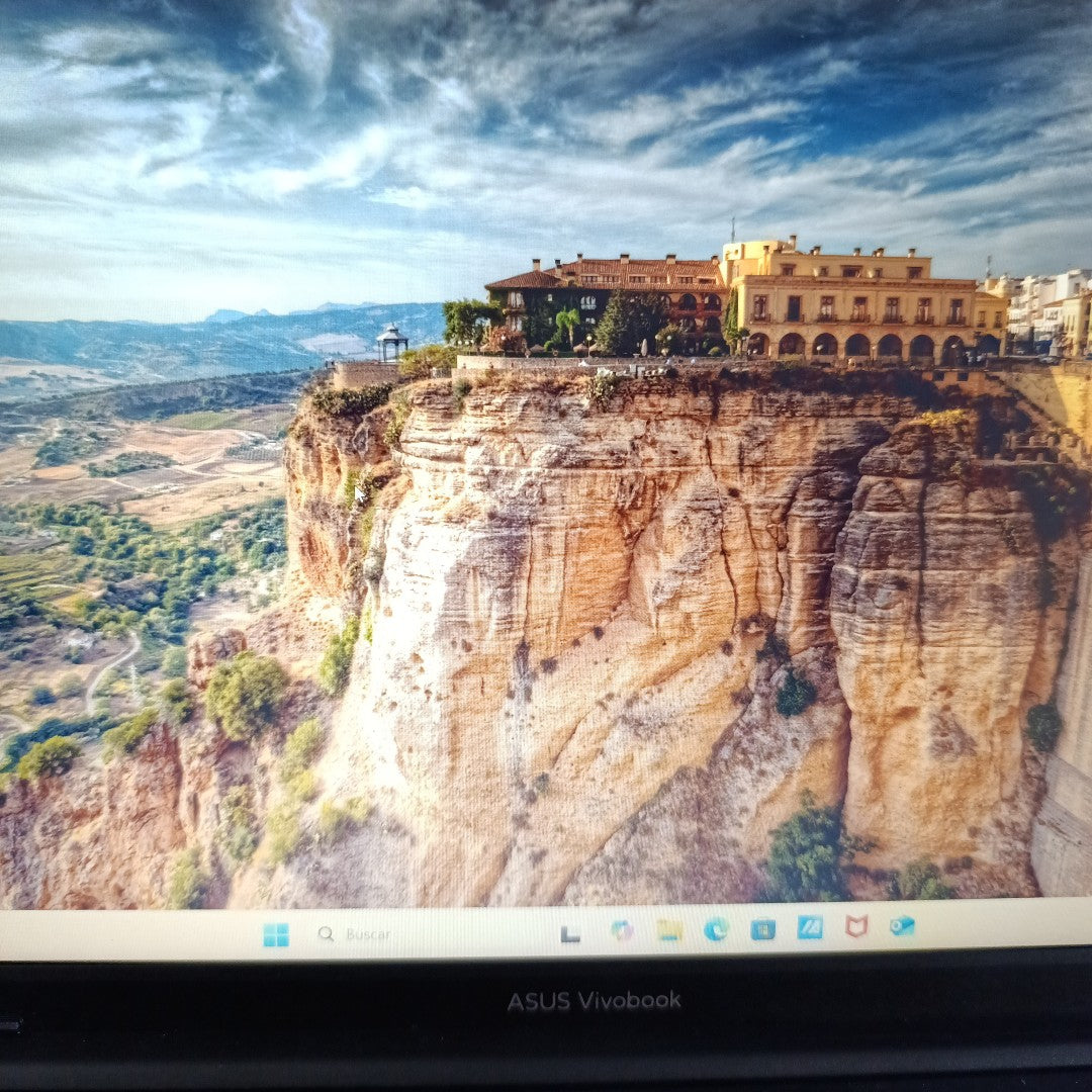 LAPTOP ASUS VIVOBOOK GO  E1504FA-NJ601W (2024) 512 GB SSD 8 GB RAM (SEMINUEVO)