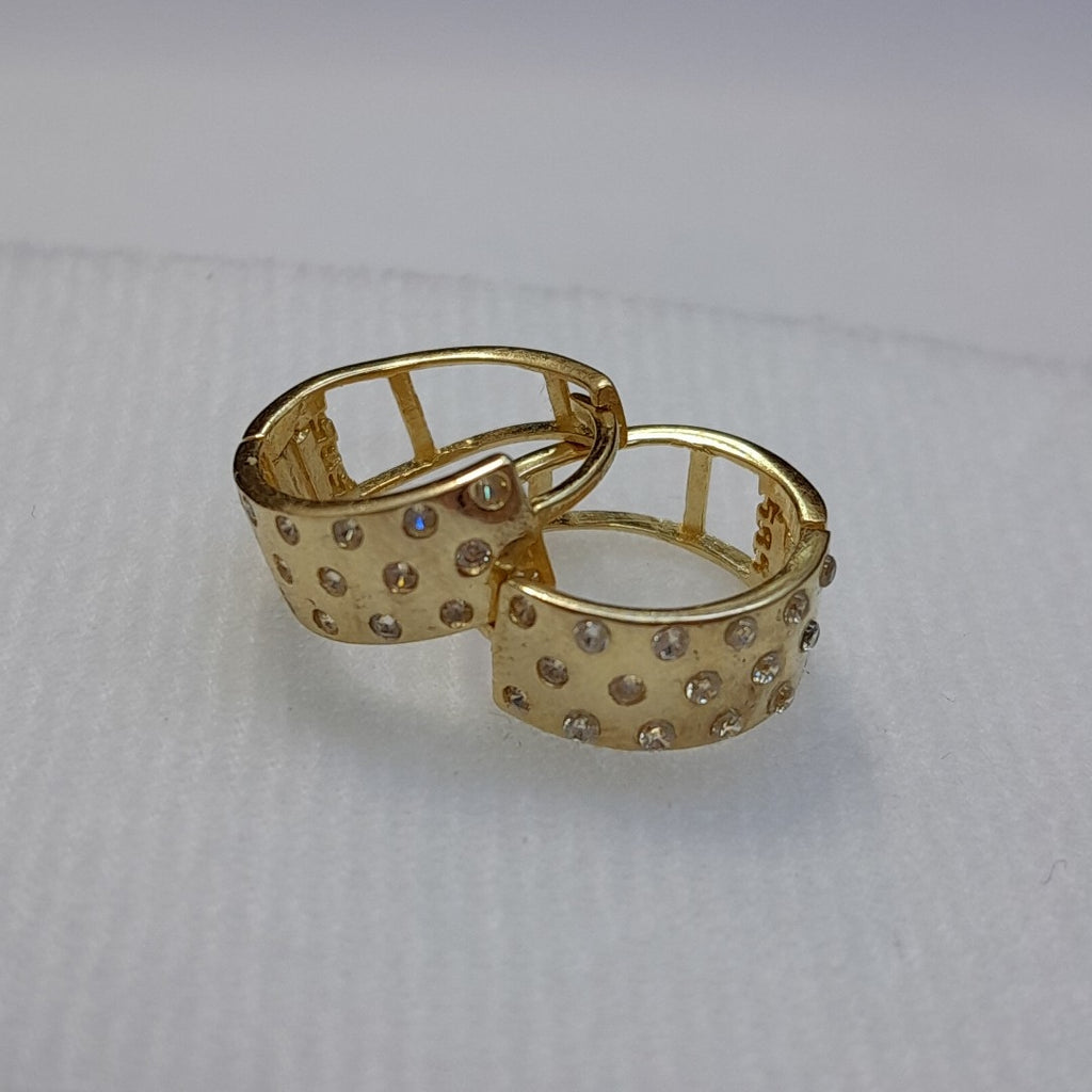 HUGGIES ORO 14K 2.5 (NUEVO)