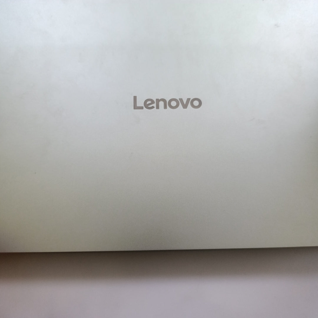 LAPTOP LENOVO IDEAPAD SLIM 3 15IRH10 (2025) 512 GB SSD 8 GB RAM (SEMINUEVO)