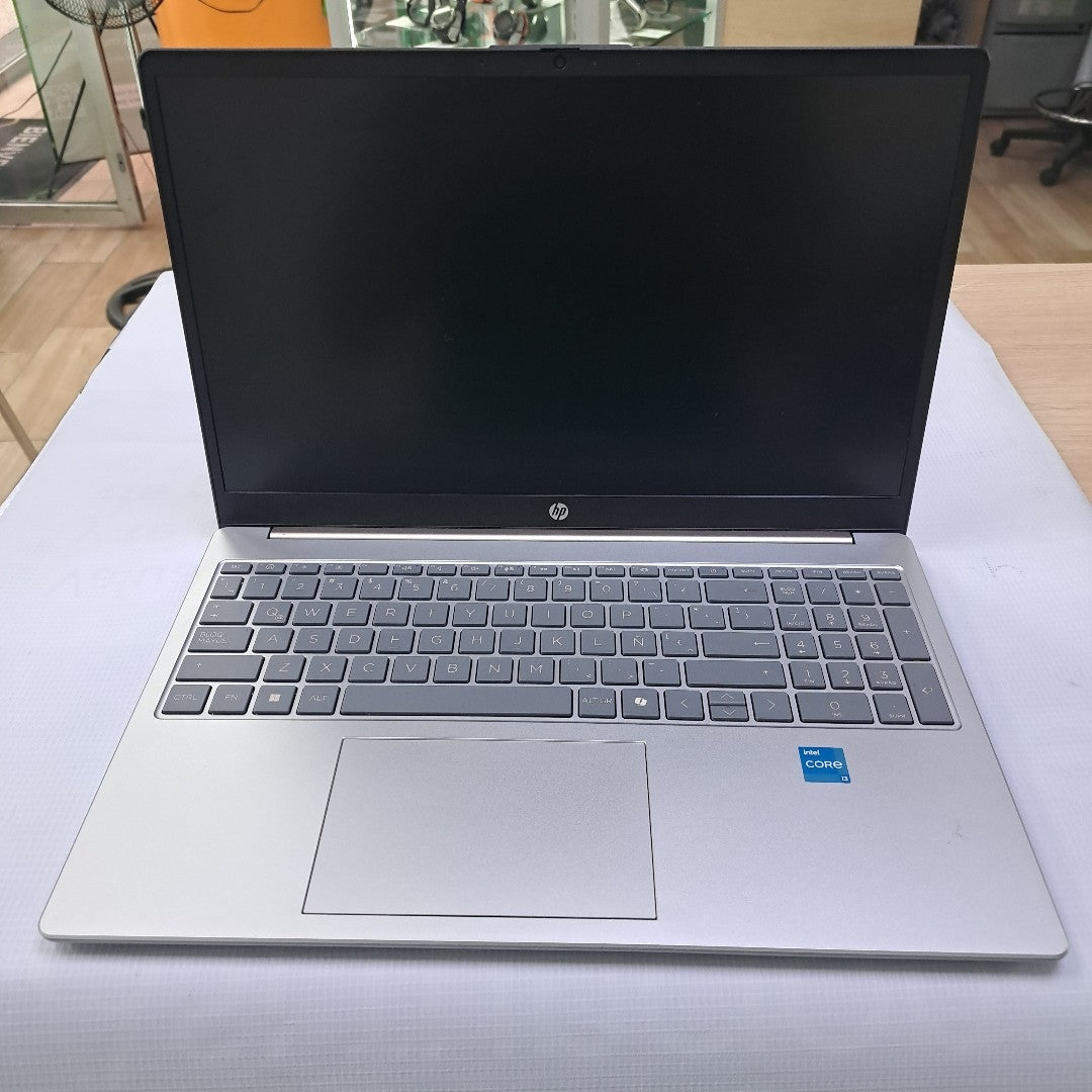 LAPTOP HP 15-FD0236LA (2025) 512 GB SSD 8 GB RAM (SEMINUEVO)