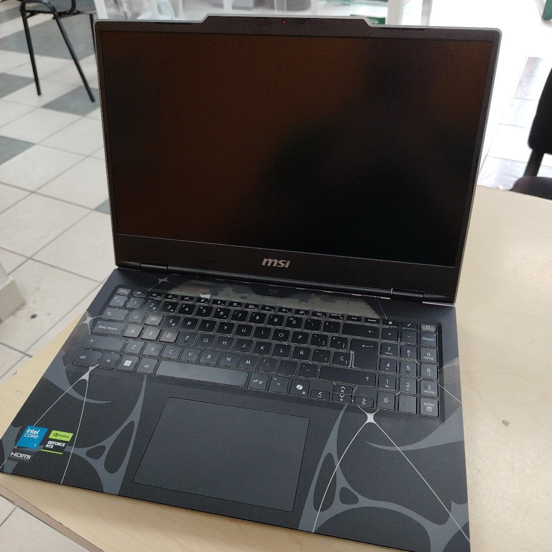 LAPTOP MSI CYBORG 15 B2RWEKG-452MX (2025) 1 TB SSD 16 GB RAM (SEMINUEVO)